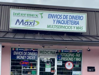 Fachada de PB Universal Multiservices en Lake Worth Rd, Greenacres FL